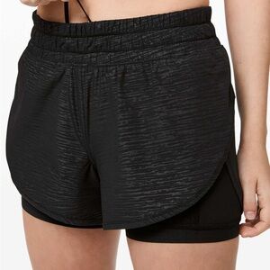 Lululemon Bootcamp Ready 2-in-1 Shorts Embossed Black Size 6